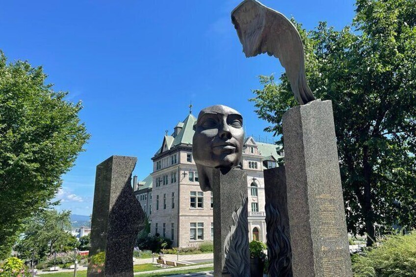 2-Hours walking tour on Quebec City Highlights