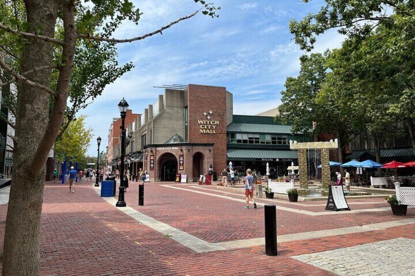 Salem Witch Trials from Past to Present: Day Tour from Boston 