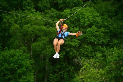 Jaco Beach Zip Line, Hanging Bridges, Tarzan Swing和卡車騎行