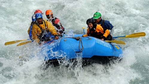 Thamel: Trishuli River Rafting Tour with Transfers and Lunch