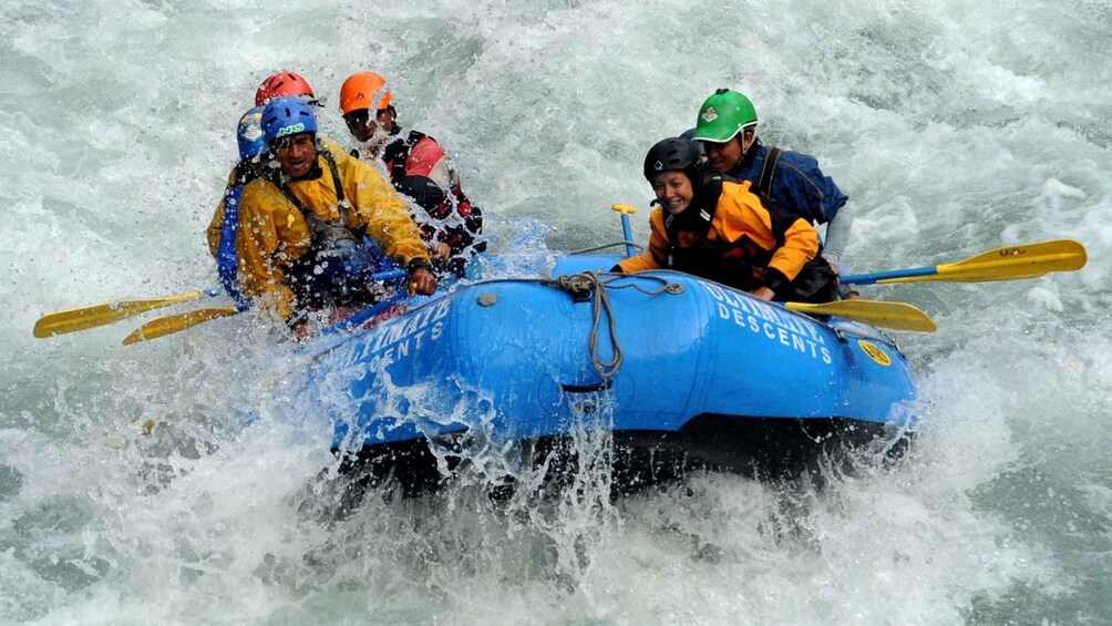 Thamel: Trishuli River Rafting Tour with Transfers and Lunch