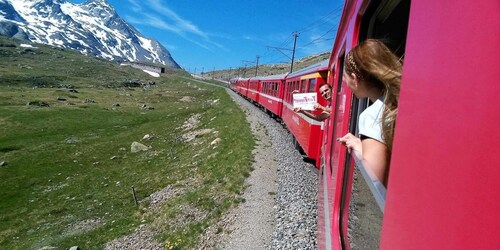 Från Milano: Bernina-tåget, Schweiziska Alperna & St. Moritz dagsutflykt