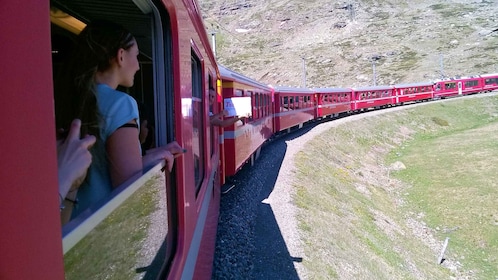 Depuis Milan : Le train de la Bernina, les Alpes suisses et l'excursion à S...