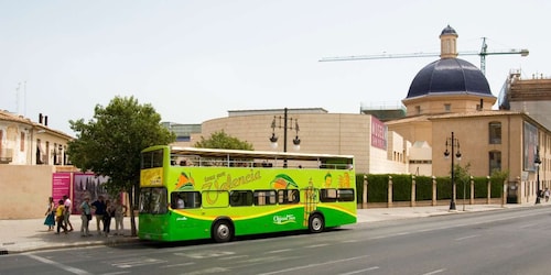 Valencia: Hop-on Hop-off City Highlights Bus Tour Vihreä bussi