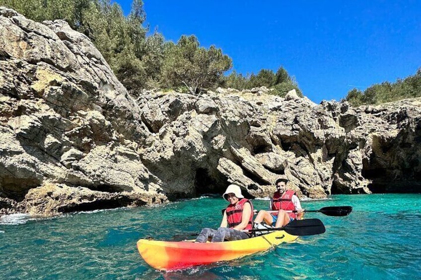 Small Group Kayak Tour to Arrábida Beaches with Lunch from Lisbon