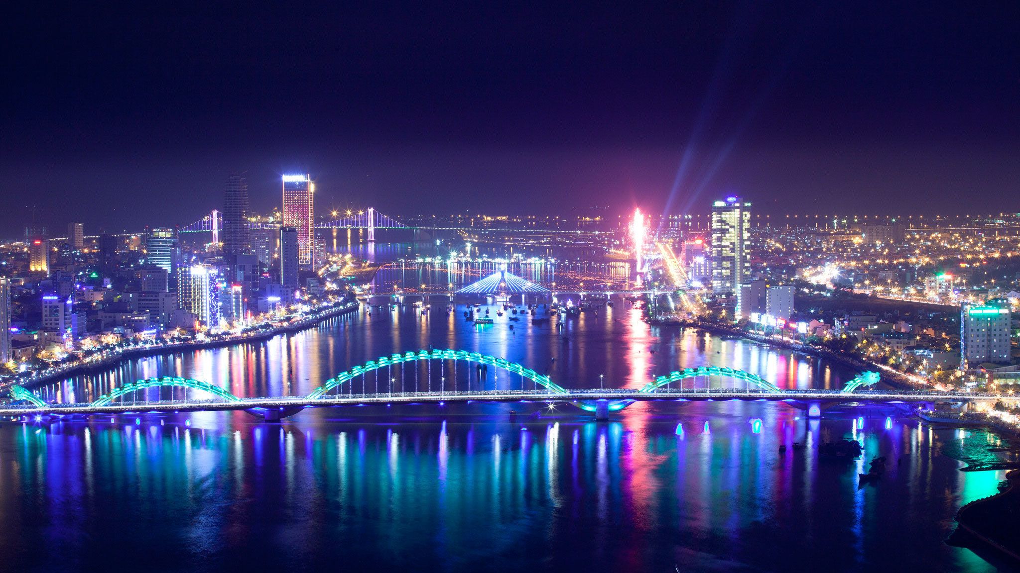 private-tour-of-coastal-da-nang-at-night