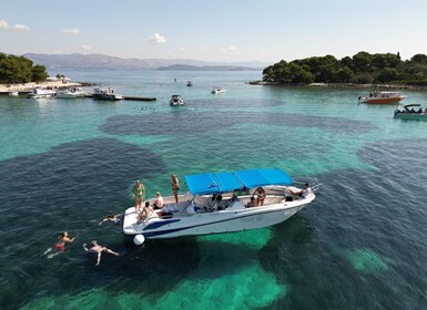 Trogirista: Trogir: Puolipäiväinen 3 saaren veneretki kahvin/veden kera.