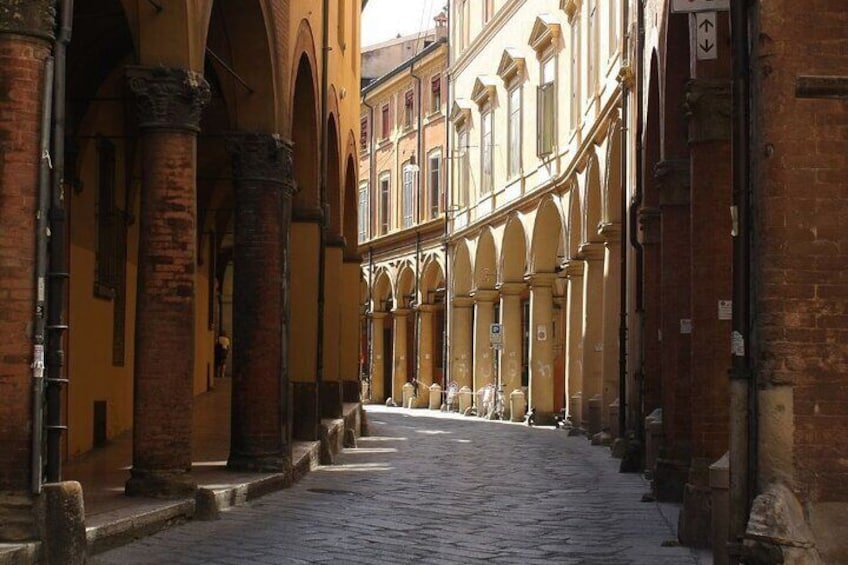 Private Custom Tour with a Local Guide in Bologna