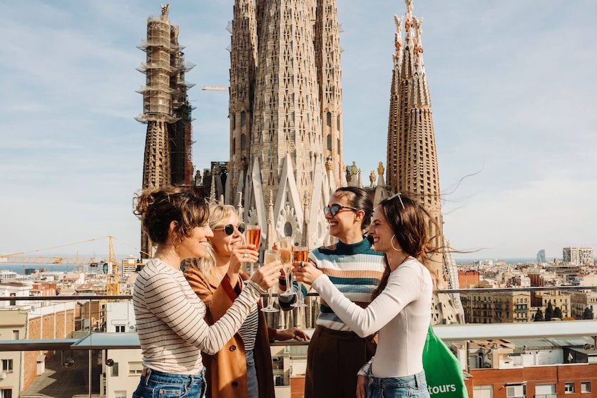 Sagrada Familia Closing Time Tour with Rooftop Views