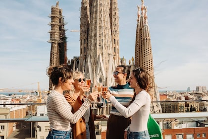 L'heure de fermeture de la Sagrada Familia excursion avec vue sur les toits
