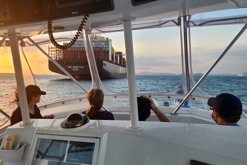 Half-Day Fishing and Cruising Panama Bay Tour in Private Yacht