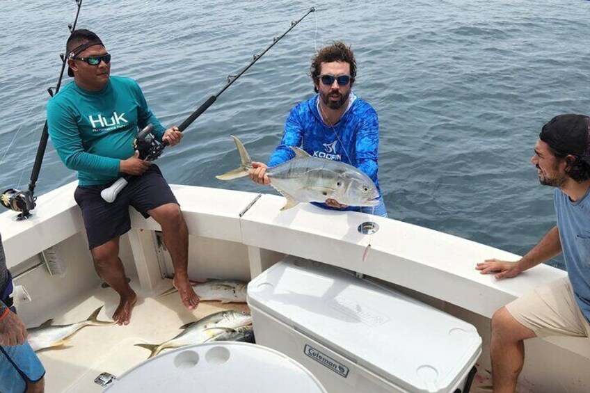 Half-Day Fishing and Cruising Panama Bay Tour in Private Yacht