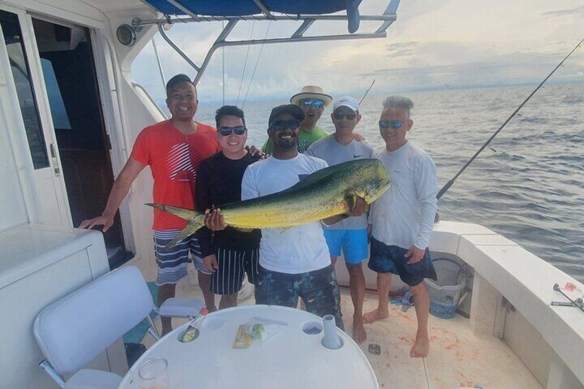 Half-Day Fishing and Cruising Panama Bay Tour in Private Yacht