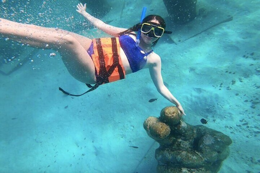 Isla Mujeres Catamaran Tour from Cancun with Snorkel and Open Bar
