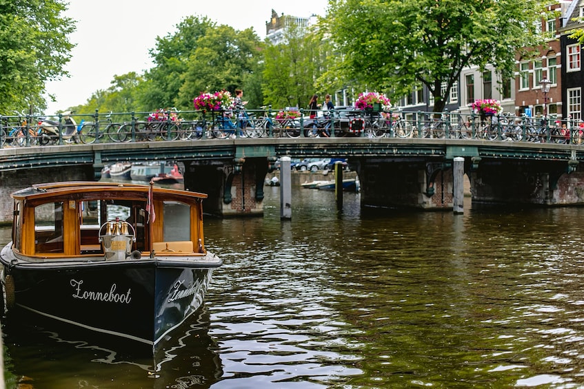 Amsterdam Food Tour & Canals Tour