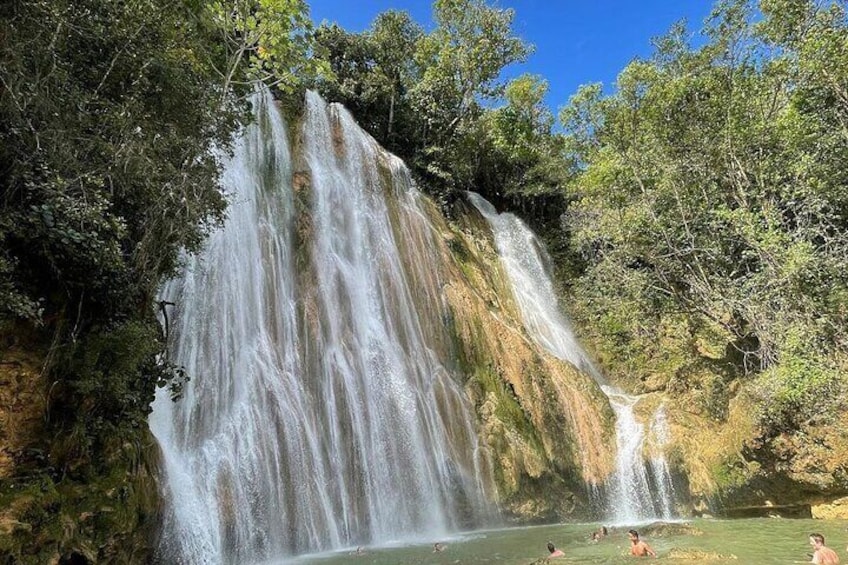 Salto el Limón Waterfalls & Cayo Levantado Tour from Punta Cana