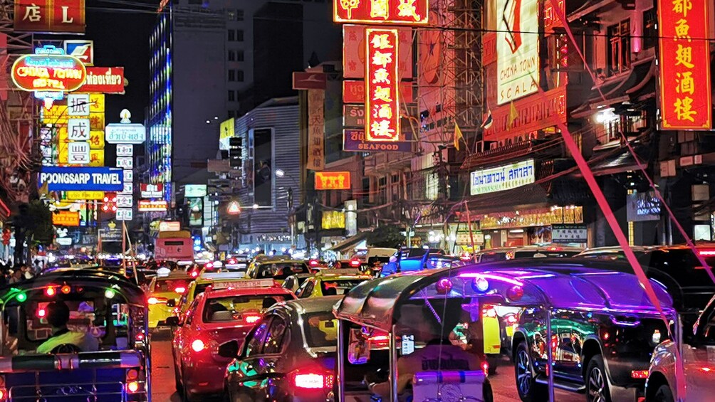 Bangkok By Night: Chinatown, Flower Market & Khao San Road - Private Tour