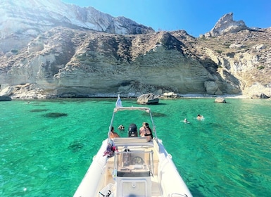 Cagliari: tour in barca con 4 soste per nuotare, snorkeling e prosecco