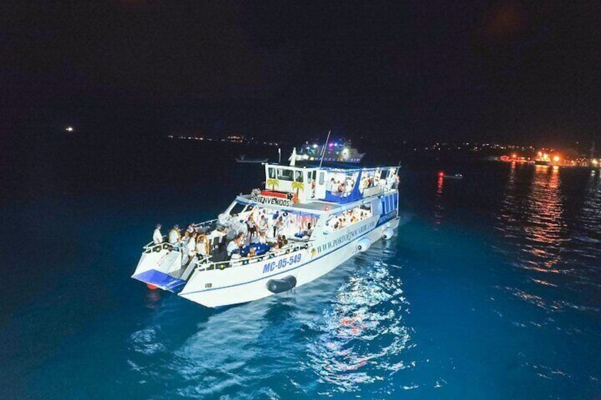 White night boat in San Andres