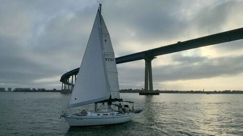 San Diego: Sunset and Day Sailing Excursion with Drinks