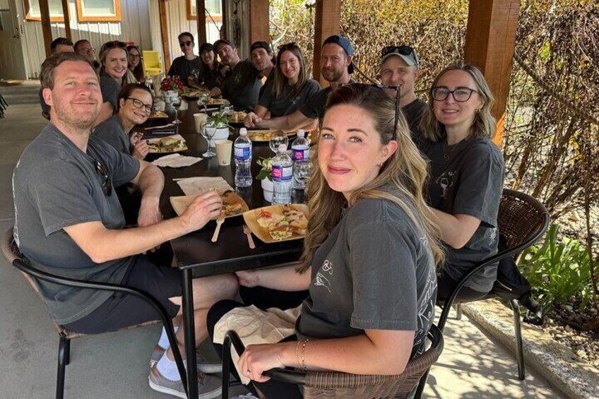Kelowna E-Bike Bee Tour, Tastings, Organic Lunch & Audio Guide