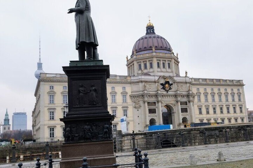 3 Days Private Guide Berlin -By Walking and Public Transport 