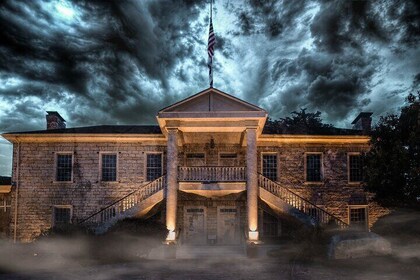 Tour a piedi dei fantasmi di Monterey di US Ghost Adventures