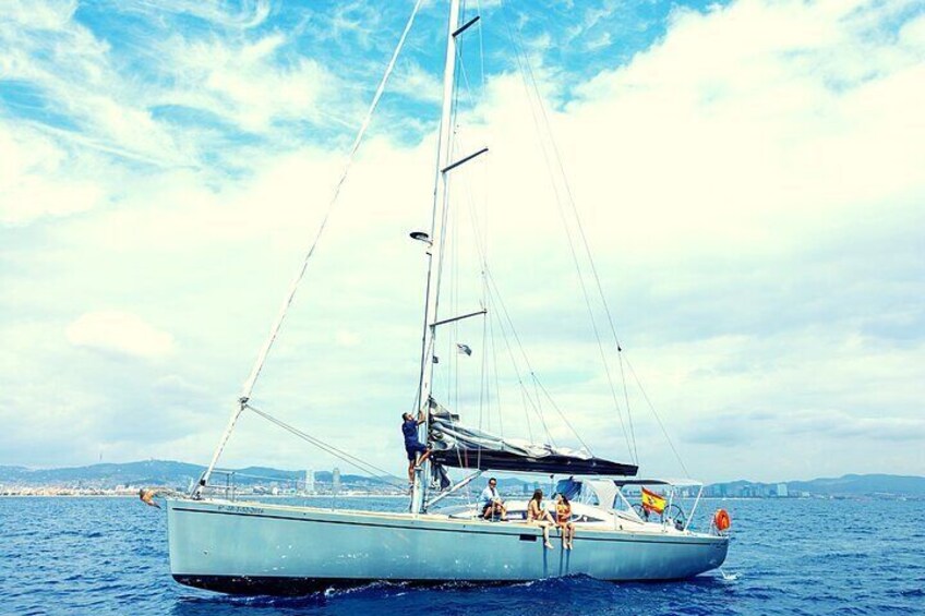 Barcelona: 2 Hour Experience Sailing Tour