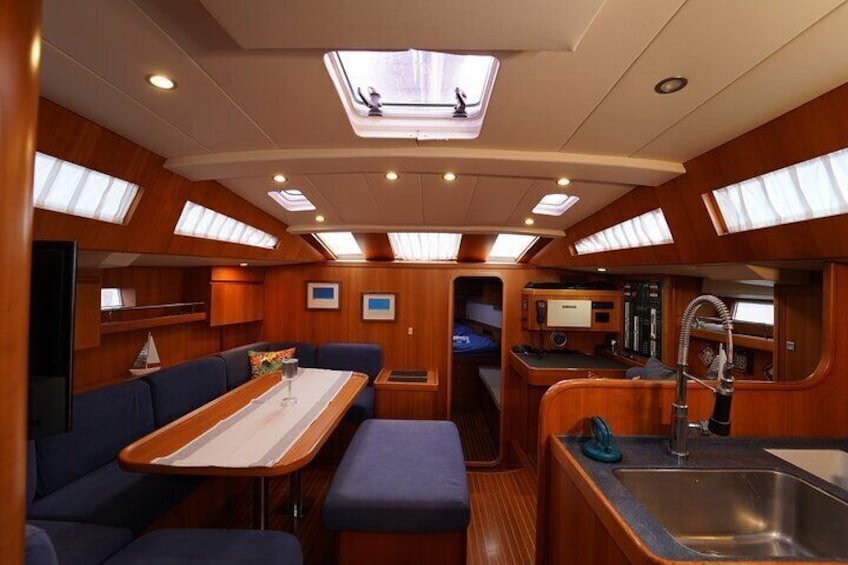 Sunset or Afternoon Yacht tour in Barcelona with Drinks & snacks