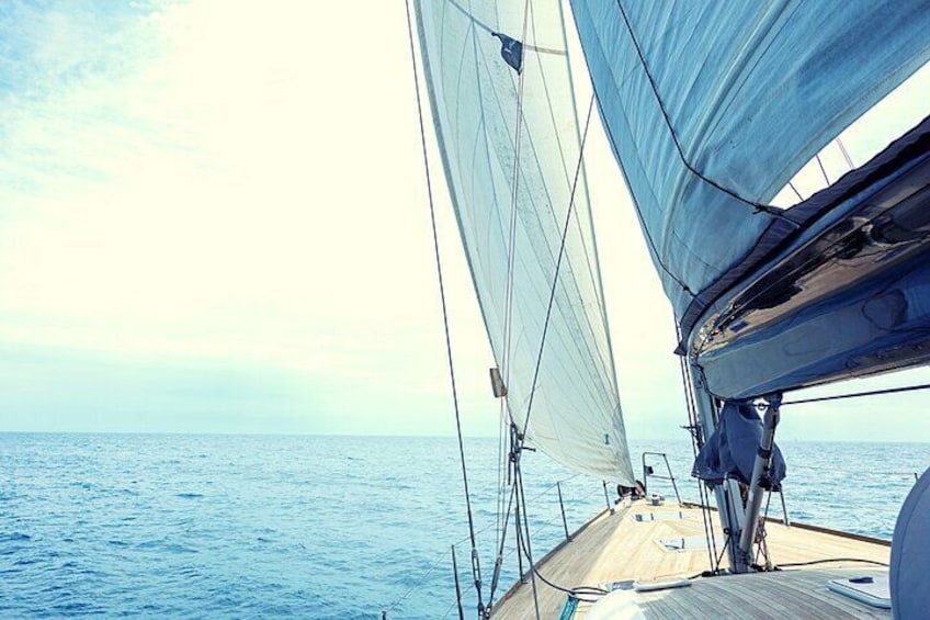 Barcelona: 2 Hour Experience Sailing Tour