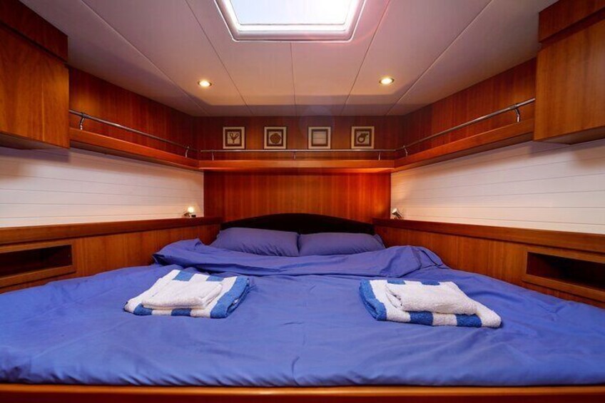 Sunset or Afternoon Yacht tour in Barcelona with Drinks & snacks