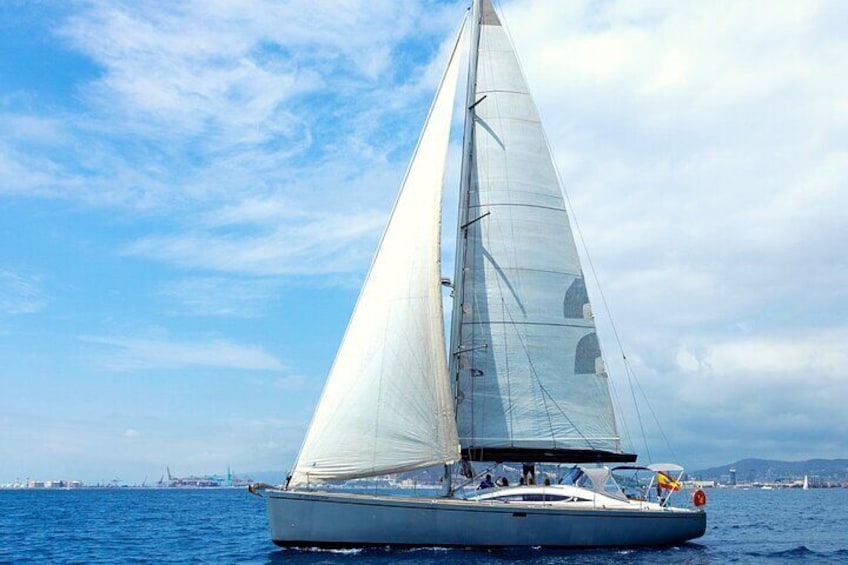Barcelona: 2 Hour Experience Sailing Tour