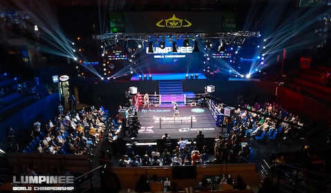 MuayThai-Kampf im Lumpinee Boxing Stadium