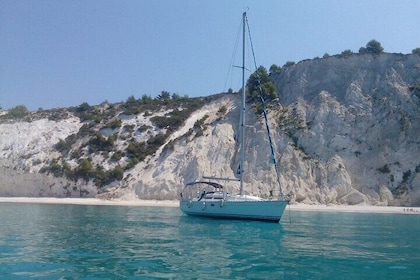 Kefalonia Private Sailing Trip to Lourdas Gulf with Lunch