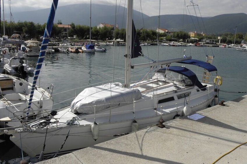 Kefalonia Private Sailing Trip to Lourdas Gulf with Lunch