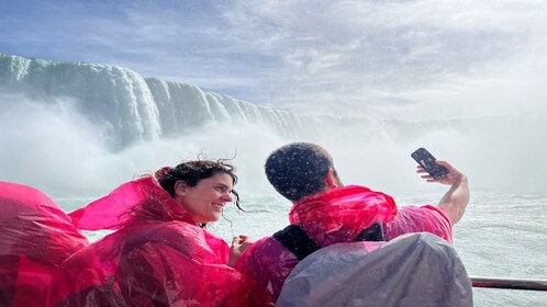 Niagara Falls Small Group Walking Tour w/Voyage To The Falls Boat