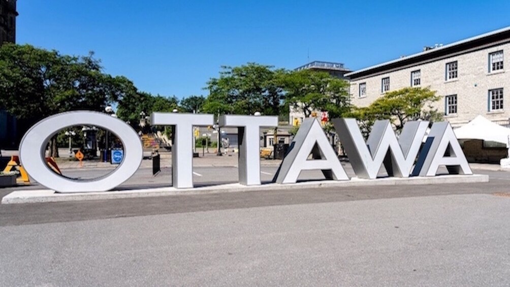 Best of Ottawa Small Group Walking Tour with Boat Cruise