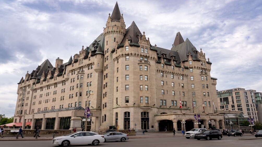 Best of Ottawa Small Group Walking Tour with Boat Cruise