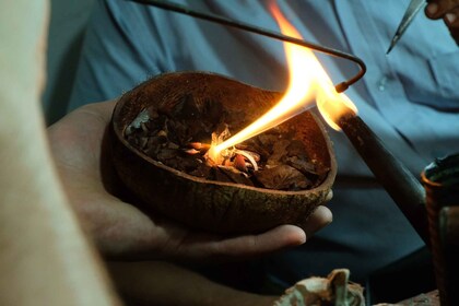 Galle : Atelier de fabrication de bijoux traditionnels avec transferts