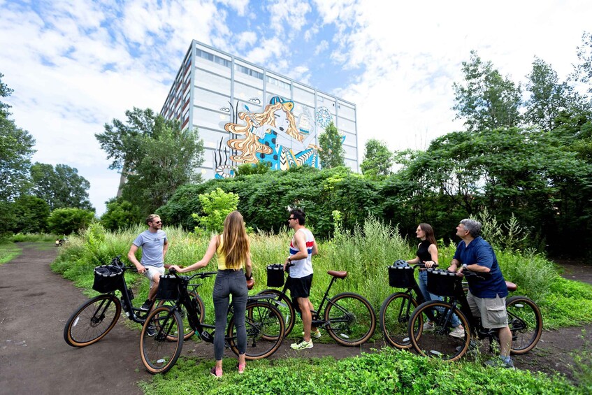 Picture 5 for Activity Hidden Gems Bike Tour – Plateau, Mile-End, Jean Talon Market