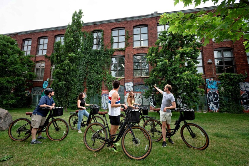 Picture 1 for Activity Hidden Gems Bike Tour – Plateau, Mile-End, Jean Talon Market