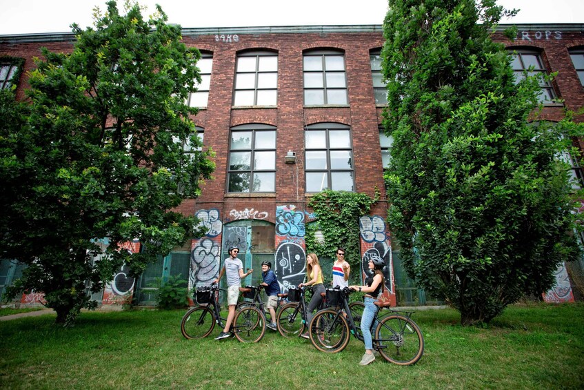 Picture 6 for Activity Hidden Gems Bike Tour – Plateau, Mile-End, Jean Talon Market