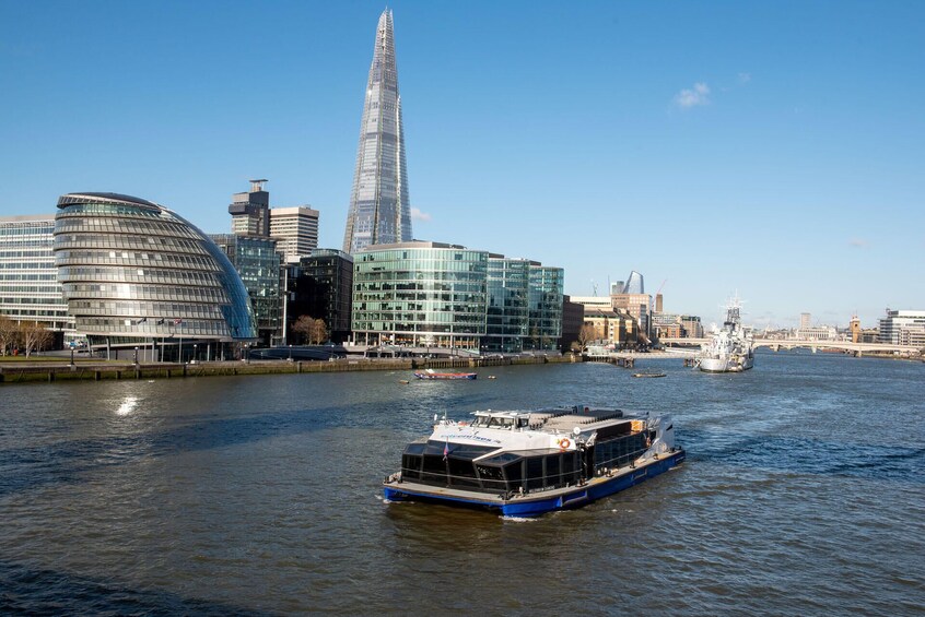 First Access Tower of London Tour with Crown Jewels & Cruise