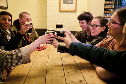 Tur Makanan & Bir Tradisional di Pub Bersejarah London