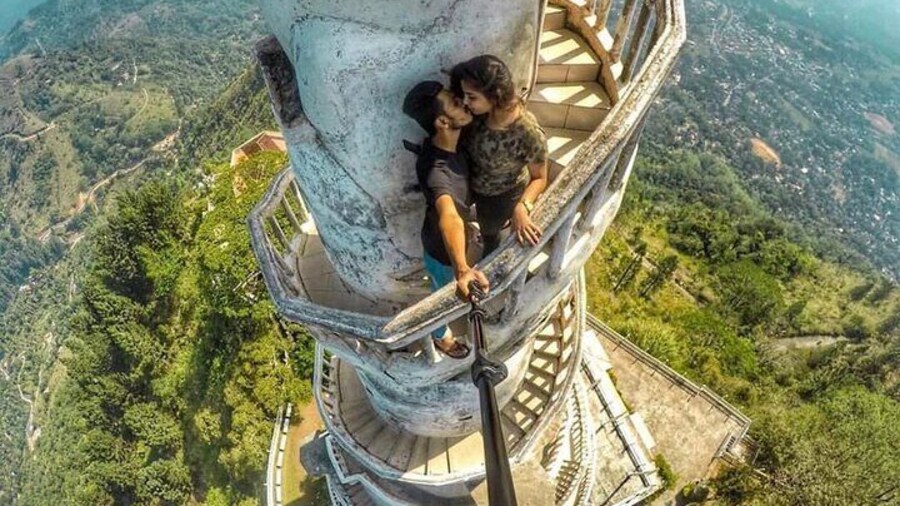 Private Sri Lanka Tour & Hike Experience to Ambuluwawa Tower