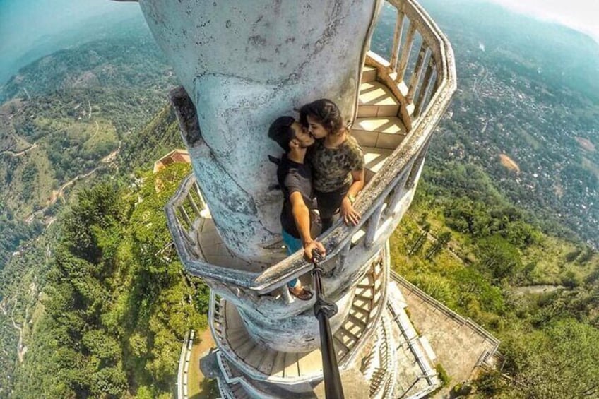 Private Sri Lanka Tour & Hike Experience to Ambuluwawa Tower