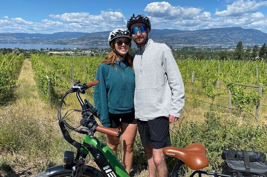 Kelowna Guided E-Bike Wine Tour with Tastings and Okanagan Lunch