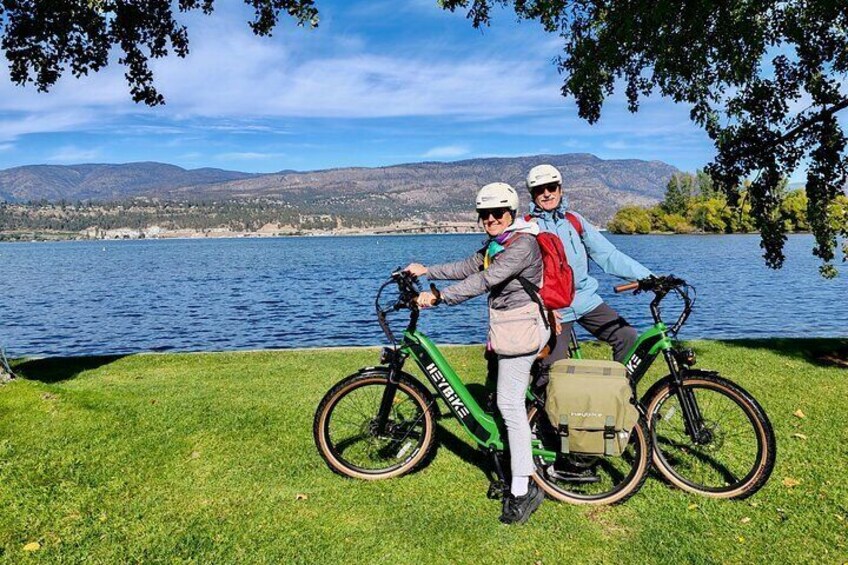 Kelowna Guided E-Bike Wine Tour with Tastings and Okanagan Lunch