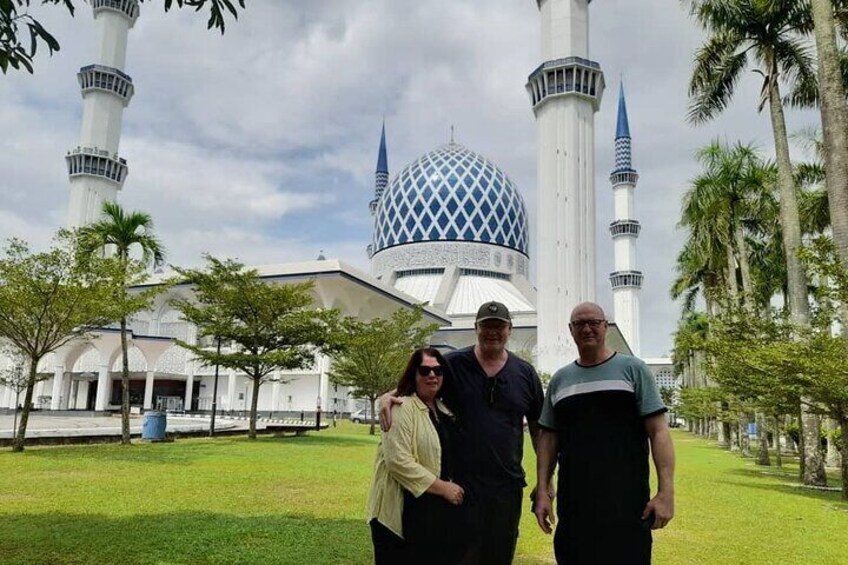 Blue Mosque and Batu Caves Private Tour from Kuala Lumpur