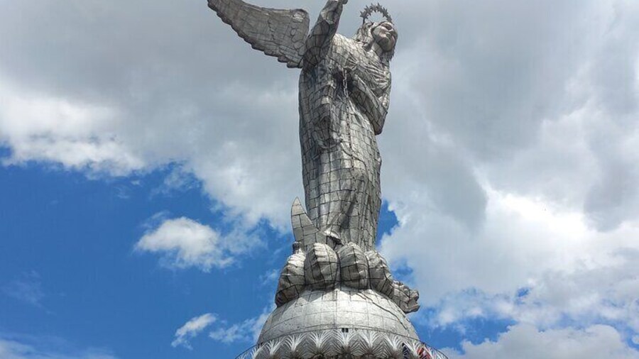 City Tour + Apocalyptic Statue of Panecillo in half-day